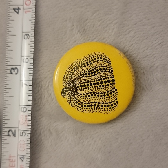 Yayoi Kusama pin set - Picture 5 of 6